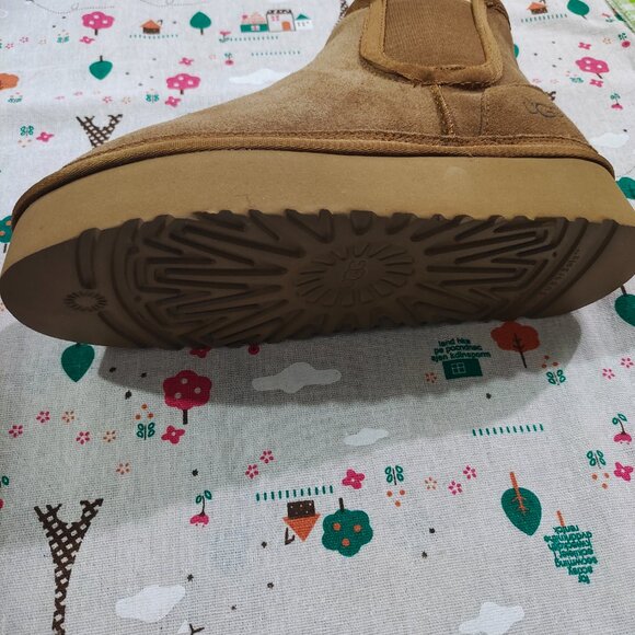 UGG Neumel Platform Chelsea Brown Boots - Picture 4 of 9